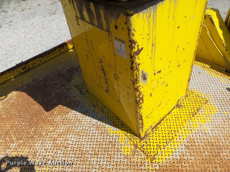 image for item K5691 1999 Chevrolet 8500 crane/bucket truck