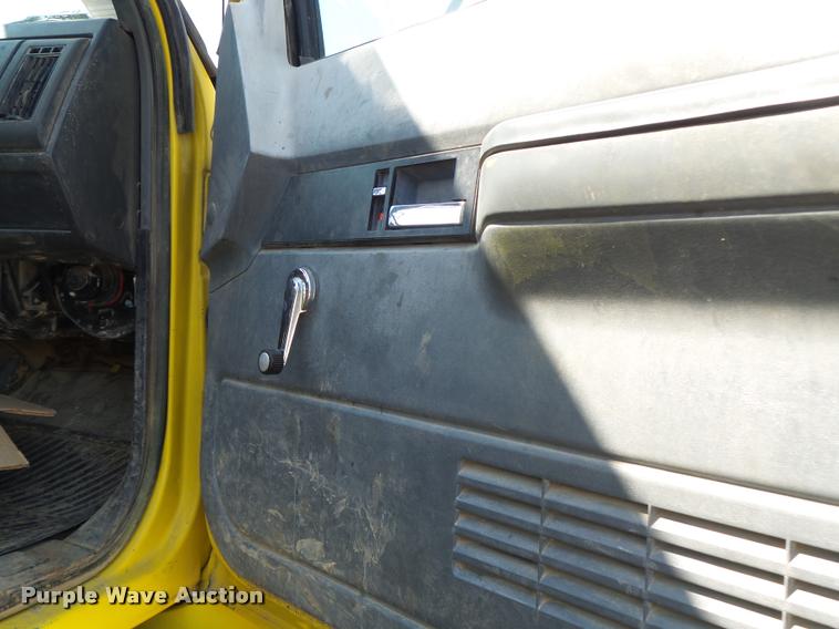 image for item K5691 1999 Chevrolet 8500 crane/bucket truck