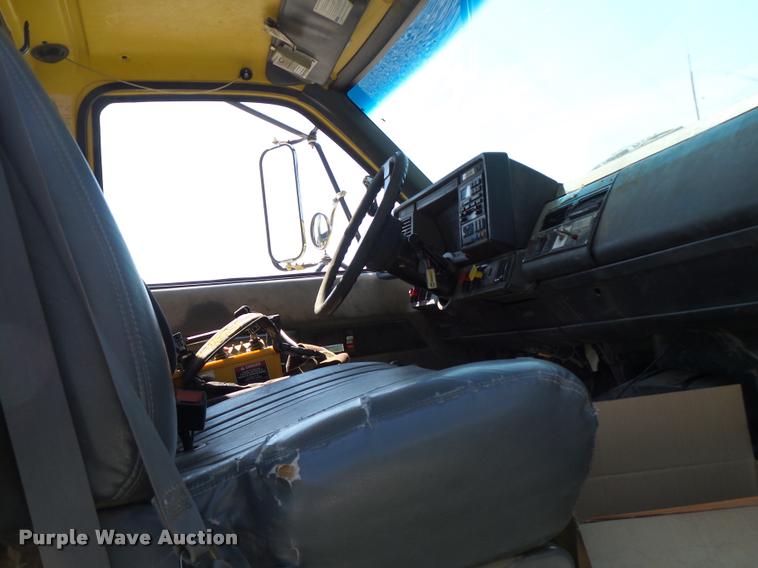 image for item K5691 1999 Chevrolet 8500 crane/bucket truck