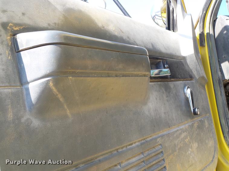 image for item K5691 1999 Chevrolet 8500 crane/bucket truck