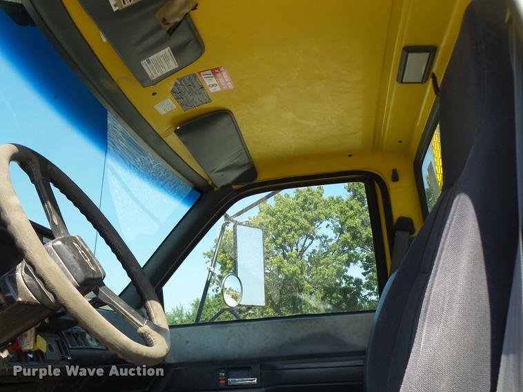 image for item K5691 1999 Chevrolet 8500 crane/bucket truck