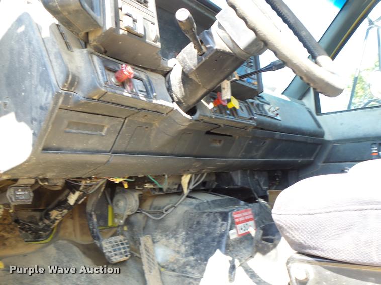 image for item K5691 1999 Chevrolet 8500 crane/bucket truck