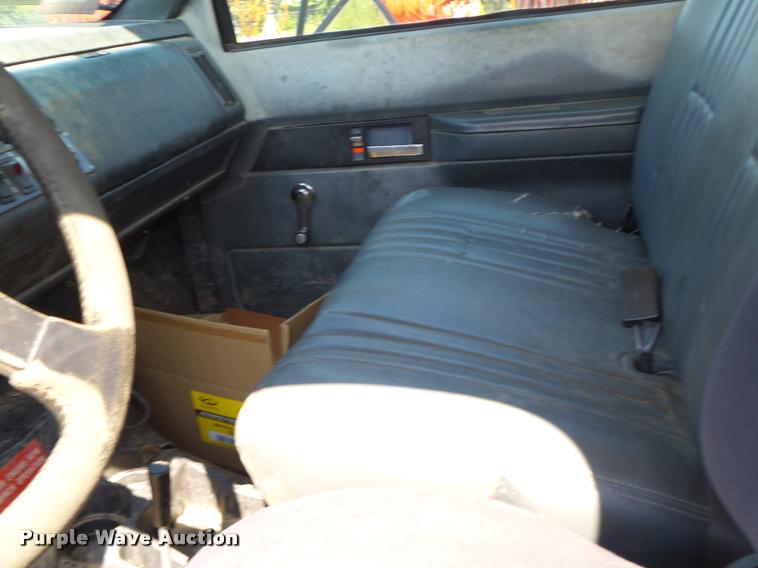 image for item K5691 1999 Chevrolet 8500 crane/bucket truck