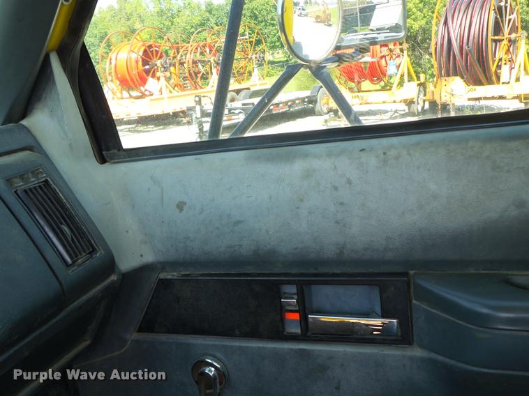 image for item K5691 1999 Chevrolet 8500 crane/bucket truck