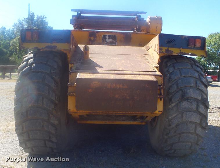 image for item K7718 1989 John Deere 862B elevating scraper