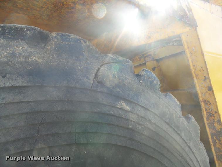 image for item K7718 1989 John Deere 862B elevating scraper