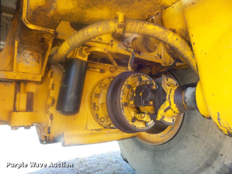 image for item K7718 1989 John Deere 862B elevating scraper