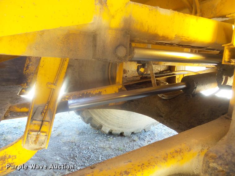 image for item K7718 1989 John Deere 862B elevating scraper