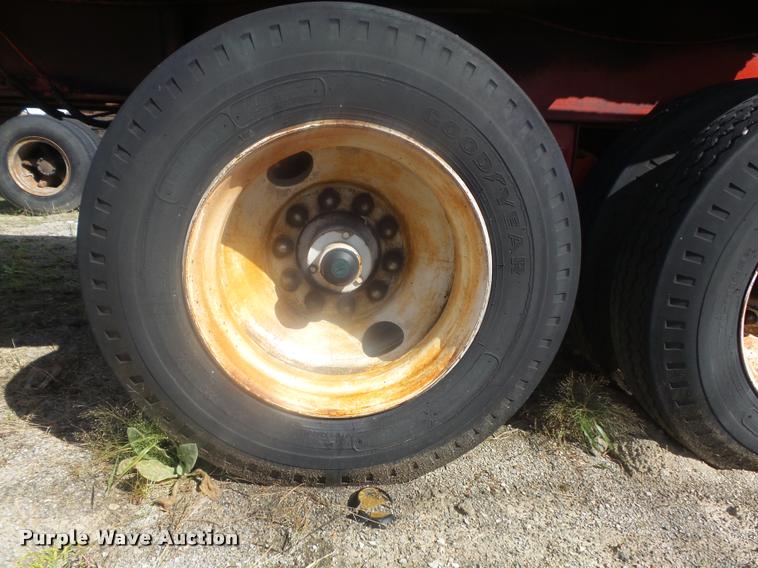 image for item K7719 1973 Fruehauf FB29-F2-40 extendable flatbed trailer