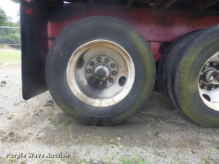 image for item K7719 1973 Fruehauf FB29-F2-40 extendable flatbed trailer