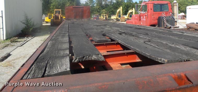 image for item K7719 1973 Fruehauf FB29-F2-40 extendable flatbed trailer