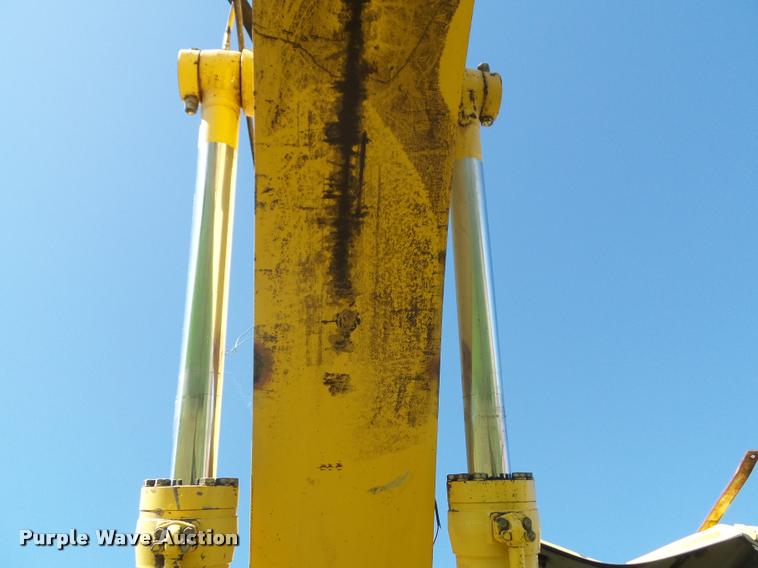 image for item K8167 1999 Komatsu PC200LC excavator