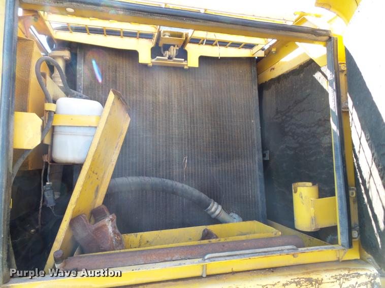 image for item K8167 1999 Komatsu PC200LC excavator