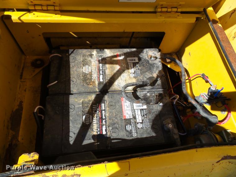 image for item K8167 1999 Komatsu PC200LC excavator