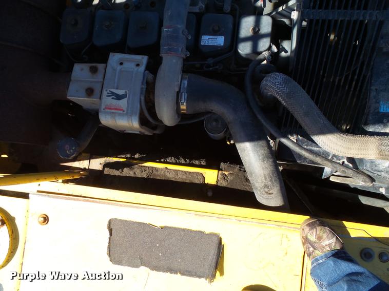 image for item K8167 1999 Komatsu PC200LC excavator