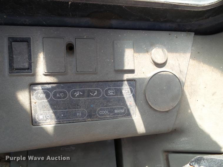 image for item K8167 1999 Komatsu PC200LC excavator
