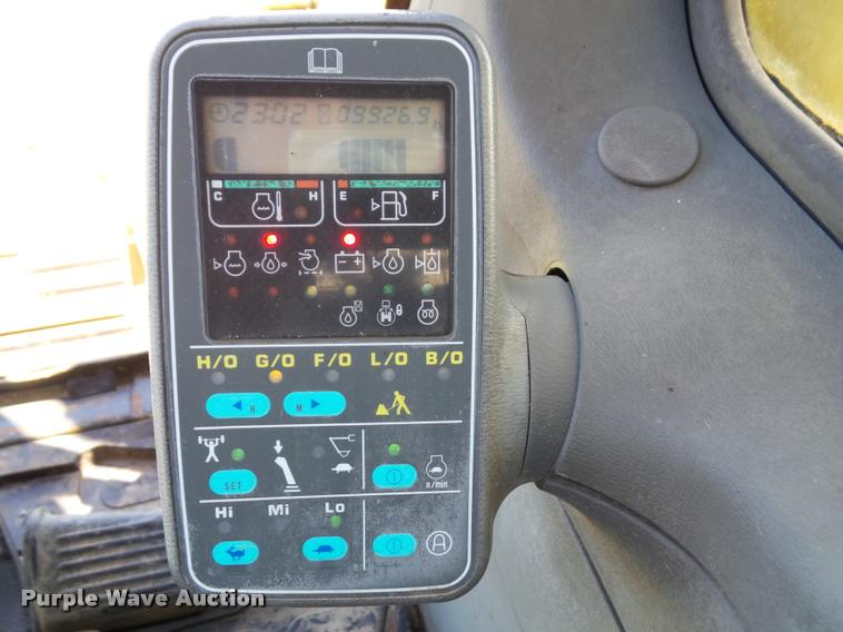 image for item K8167 1999 Komatsu PC200LC excavator