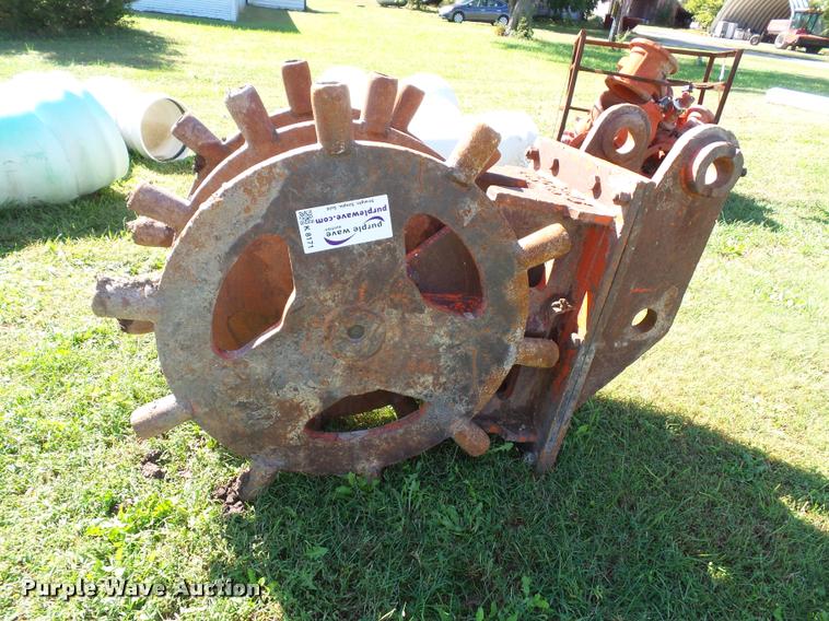 image for item K8171 Barone excavator wedge/spike roller attachment
