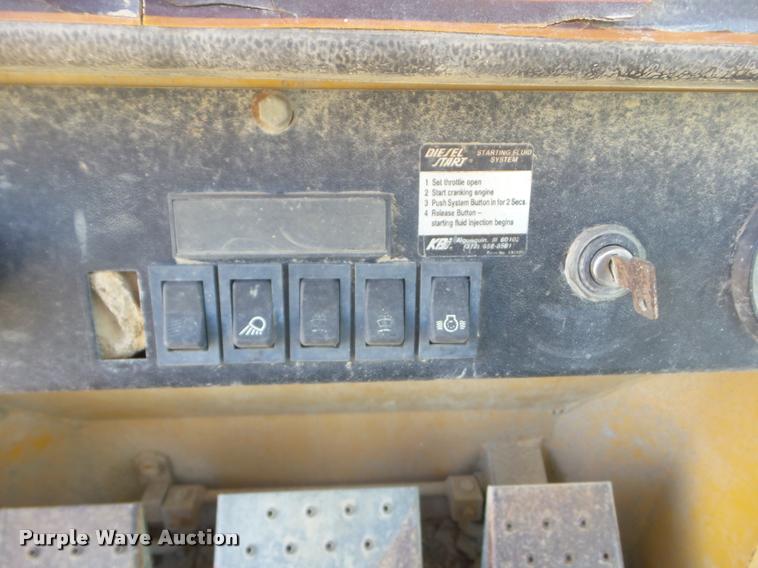 image for item L1701 1989 Fiat-Allis FL10E track loader