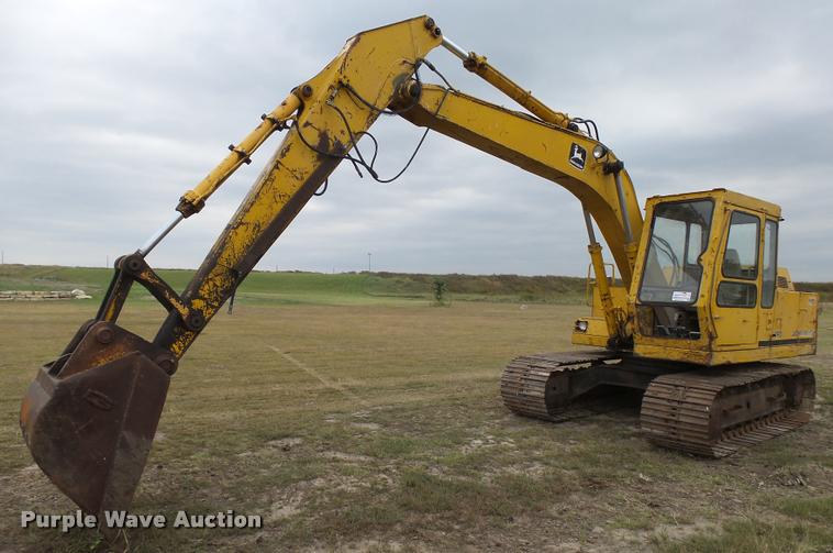image for item L3257 1985 John Deere 490 excavator