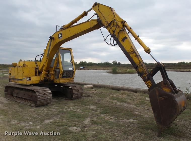 image for item L3257 1985 John Deere 490 excavator