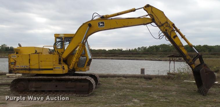 image for item L3257 1985 John Deere 490 excavator