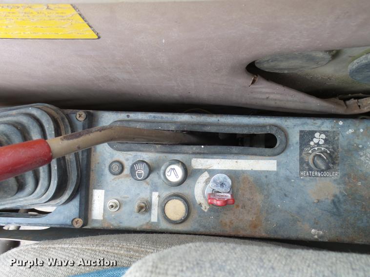 image for item L3257 1985 John Deere 490 excavator