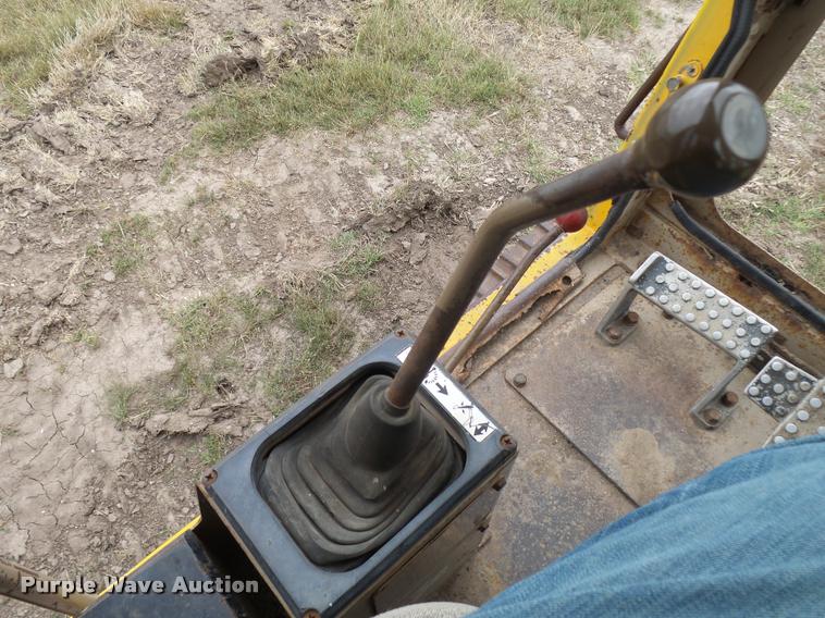 image for item L3257 1985 John Deere 490 excavator