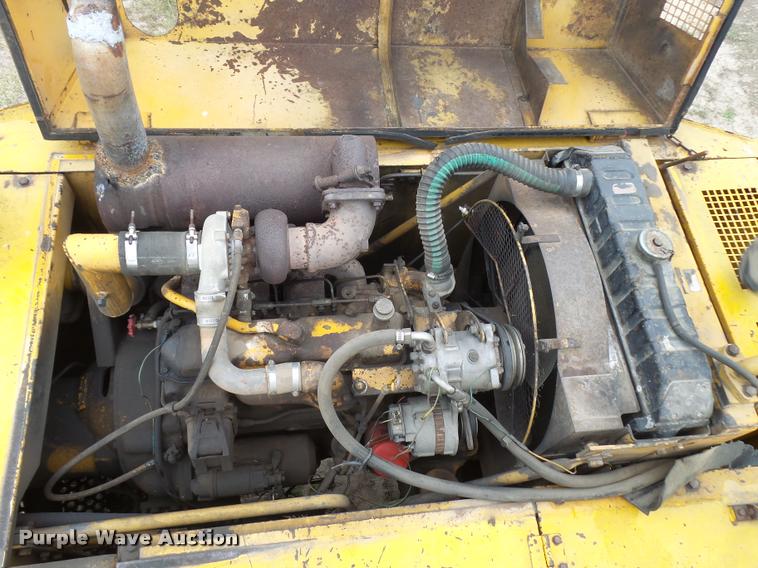 image for item L3257 1985 John Deere 490 excavator