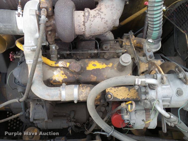 image for item L3257 1985 John Deere 490 excavator