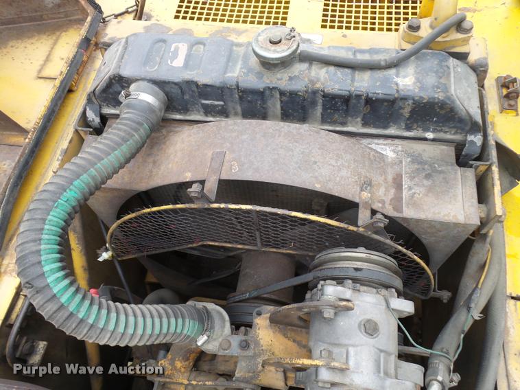 image for item L3257 1985 John Deere 490 excavator