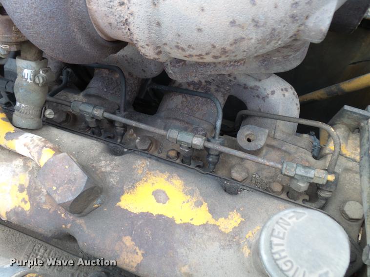 image for item L3257 1985 John Deere 490 excavator