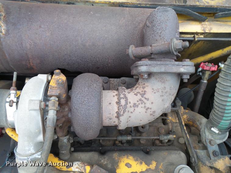 image for item L3257 1985 John Deere 490 excavator