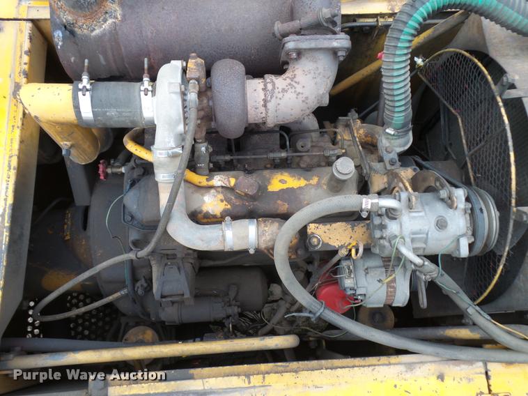 image for item L3257 1985 John Deere 490 excavator