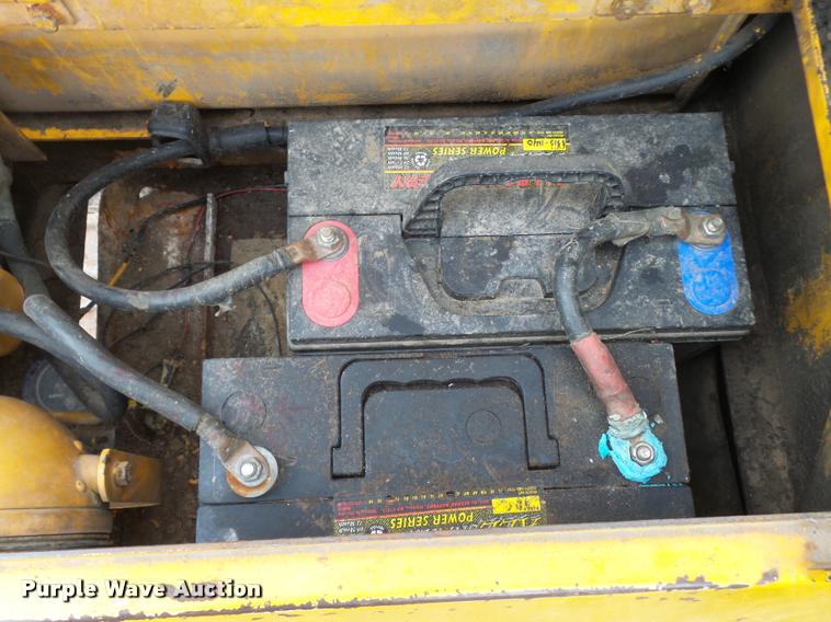 image for item L3257 1985 John Deere 490 excavator