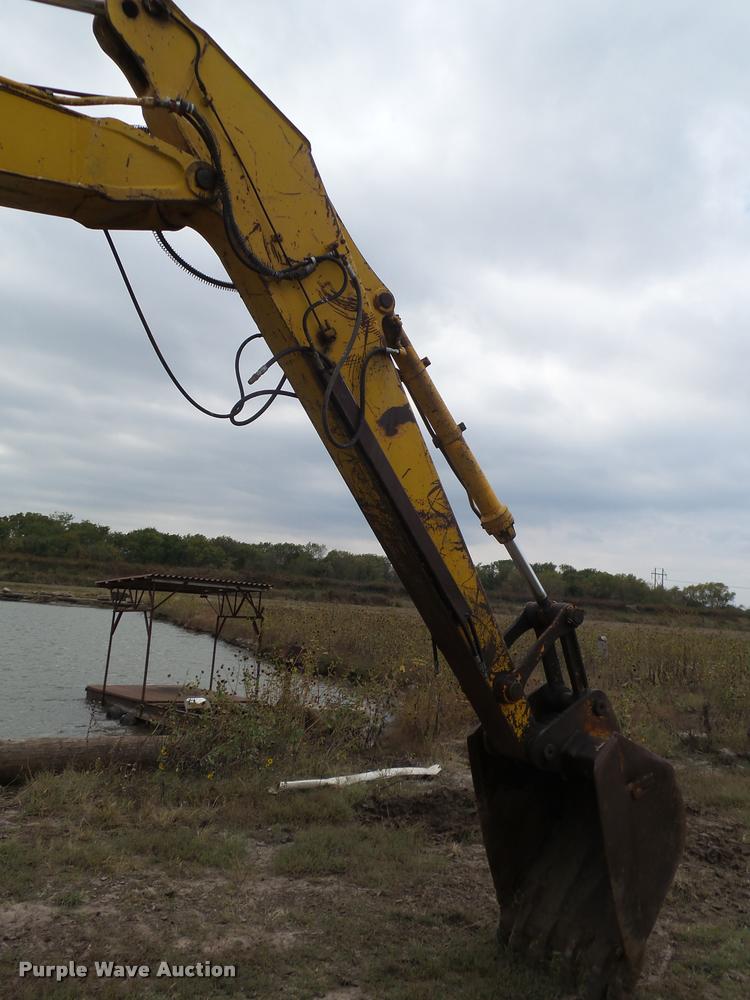 image for item L3257 1985 John Deere 490 excavator