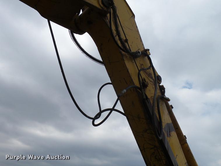 image for item L3257 1985 John Deere 490 excavator