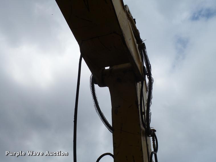 image for item L3257 1985 John Deere 490 excavator