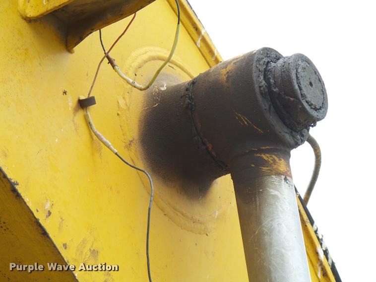 image for item L3257 1985 John Deere 490 excavator