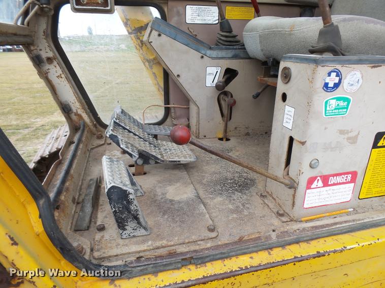 image for item L3257 1985 John Deere 490 excavator