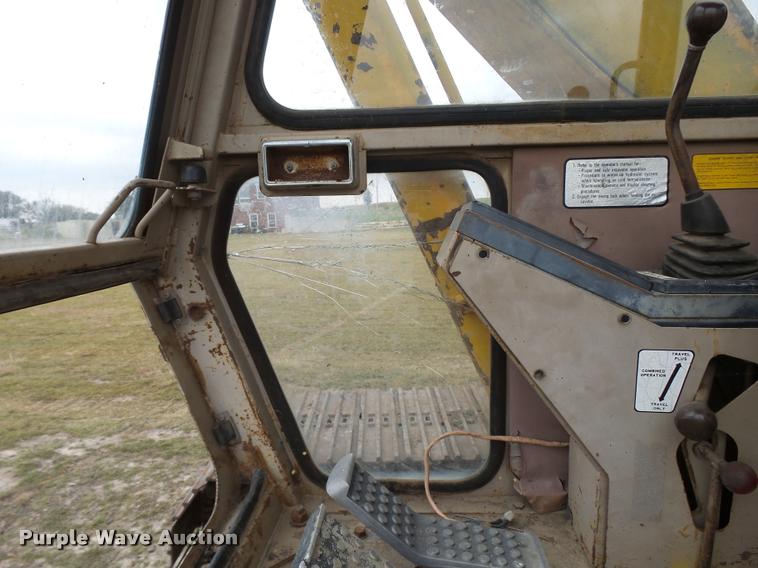 image for item L3257 1985 John Deere 490 excavator