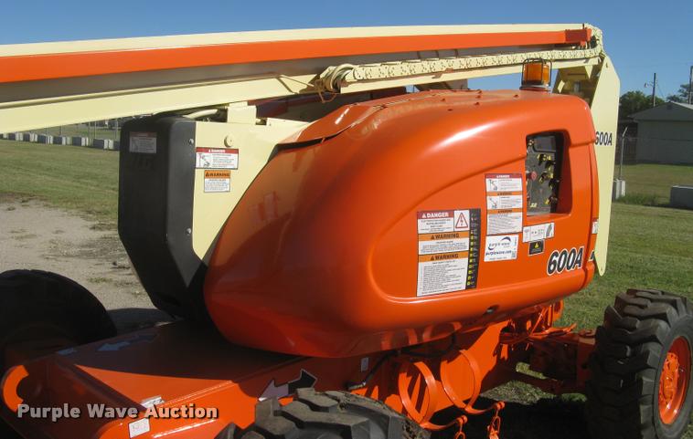 image for item L3891 1999 JLG 600A boom lift