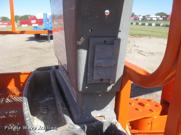 image for item L3891 1999 JLG 600A boom lift