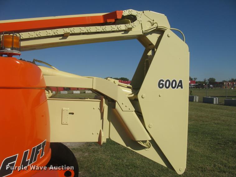 image for item L3891 1999 JLG 600A boom lift