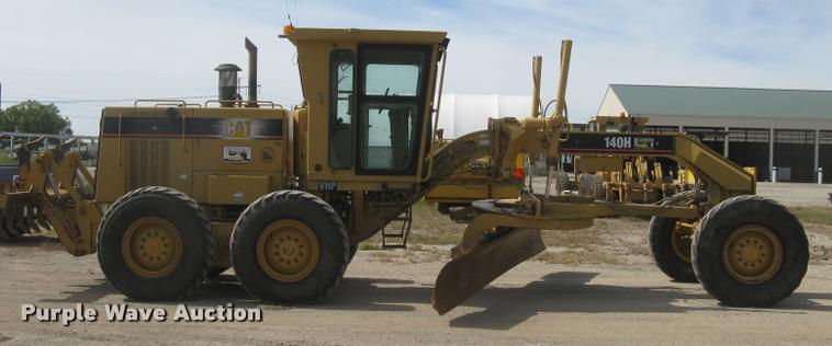 image for item L3892 1996 Caterpillar 140H VHP motor grader