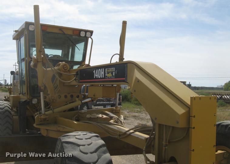 image for item L3892 1996 Caterpillar 140H VHP motor grader