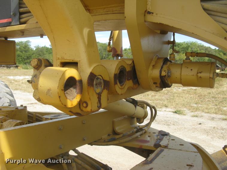 image for item L3892 1996 Caterpillar 140H VHP motor grader