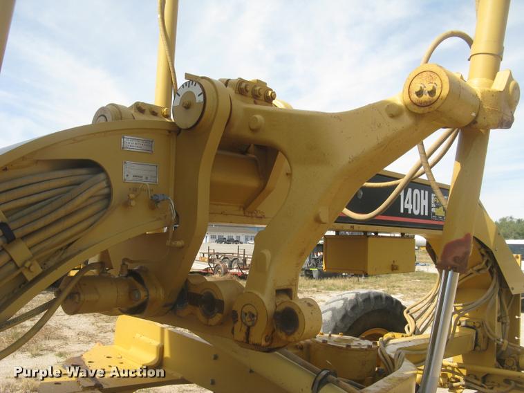 image for item L3892 1996 Caterpillar 140H VHP motor grader