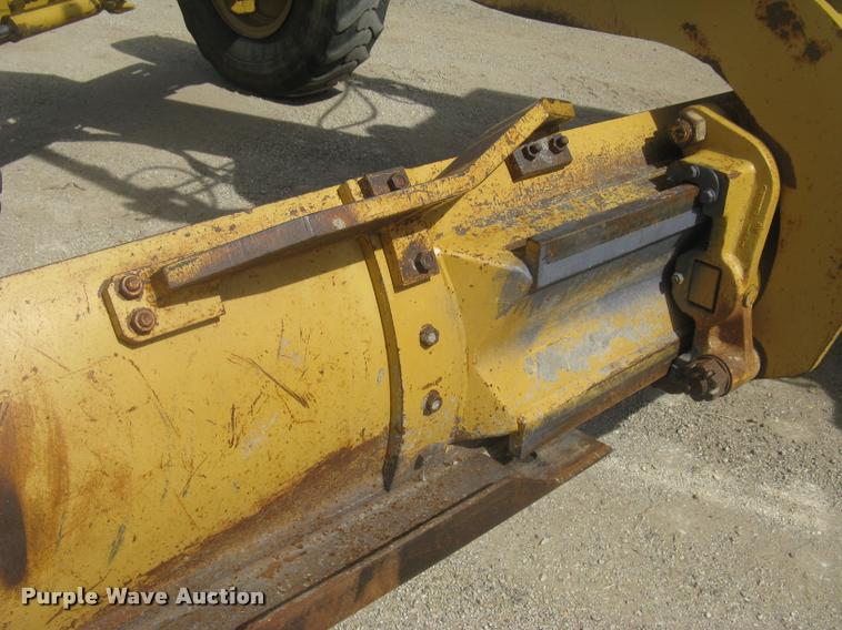 image for item L3892 1996 Caterpillar 140H VHP motor grader