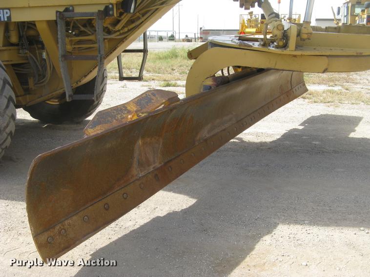 image for item L3892 1996 Caterpillar 140H VHP motor grader